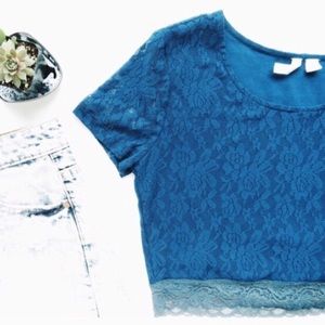 Fitted lace crop top